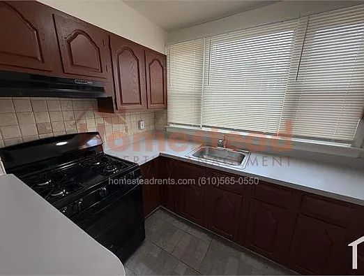 44 Sunshine Rd — Photo 4