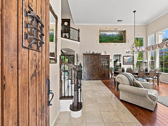 4th image of 3301 Stonehurst Dr