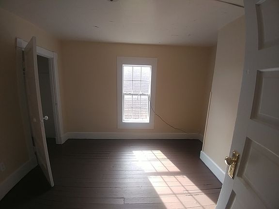 3rd image of 953 King Ave