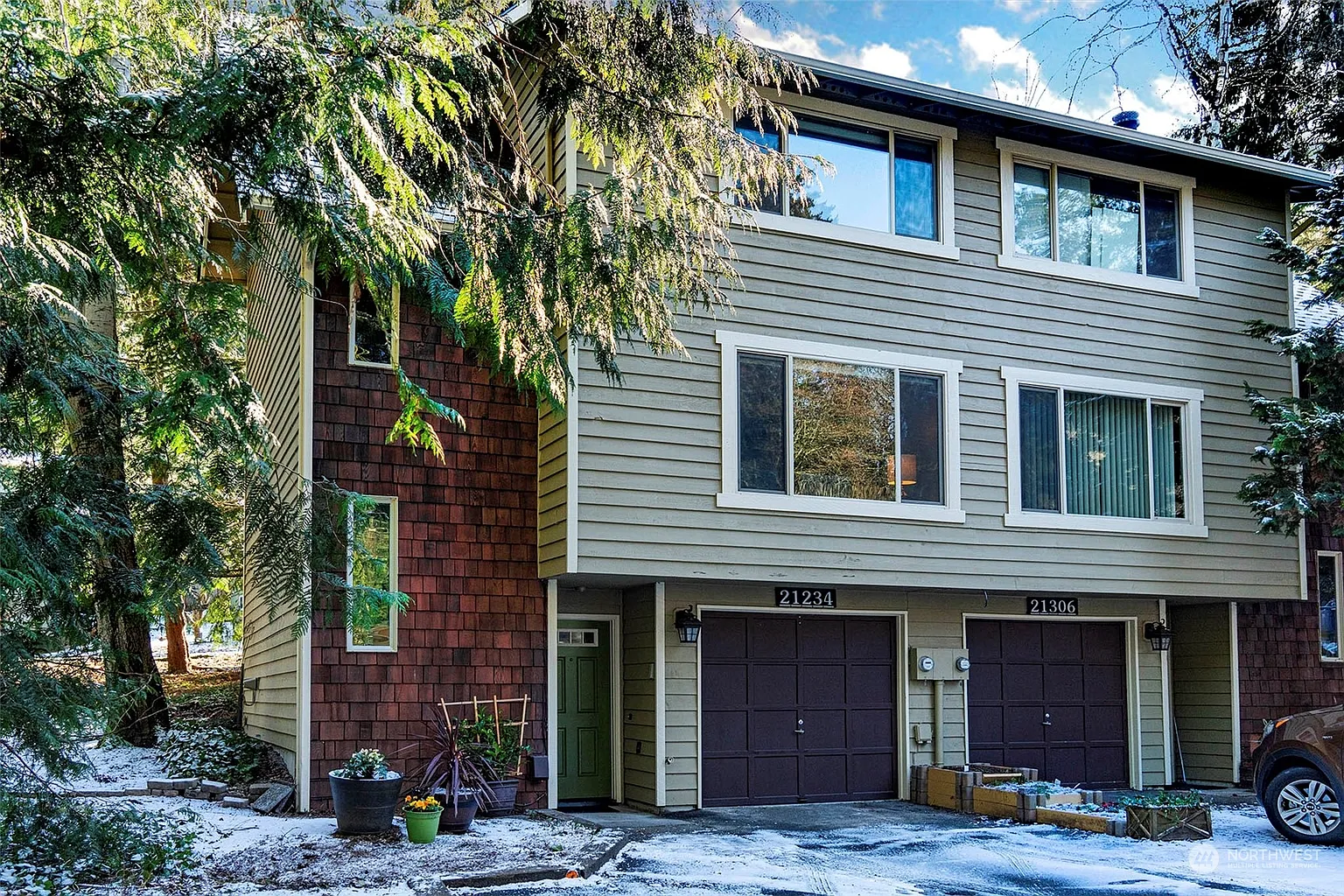 21306 Pioneer Way photo 1