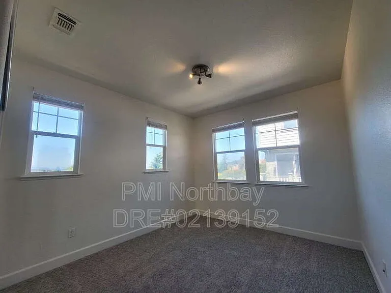 481 Lexington Dr — Photo 11
