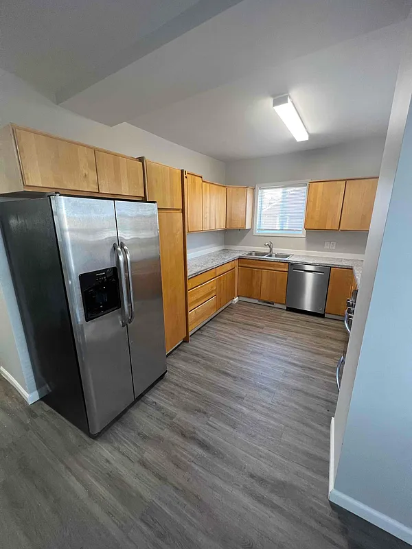 5 bed, 2300 sqft, $550 — Photo 4