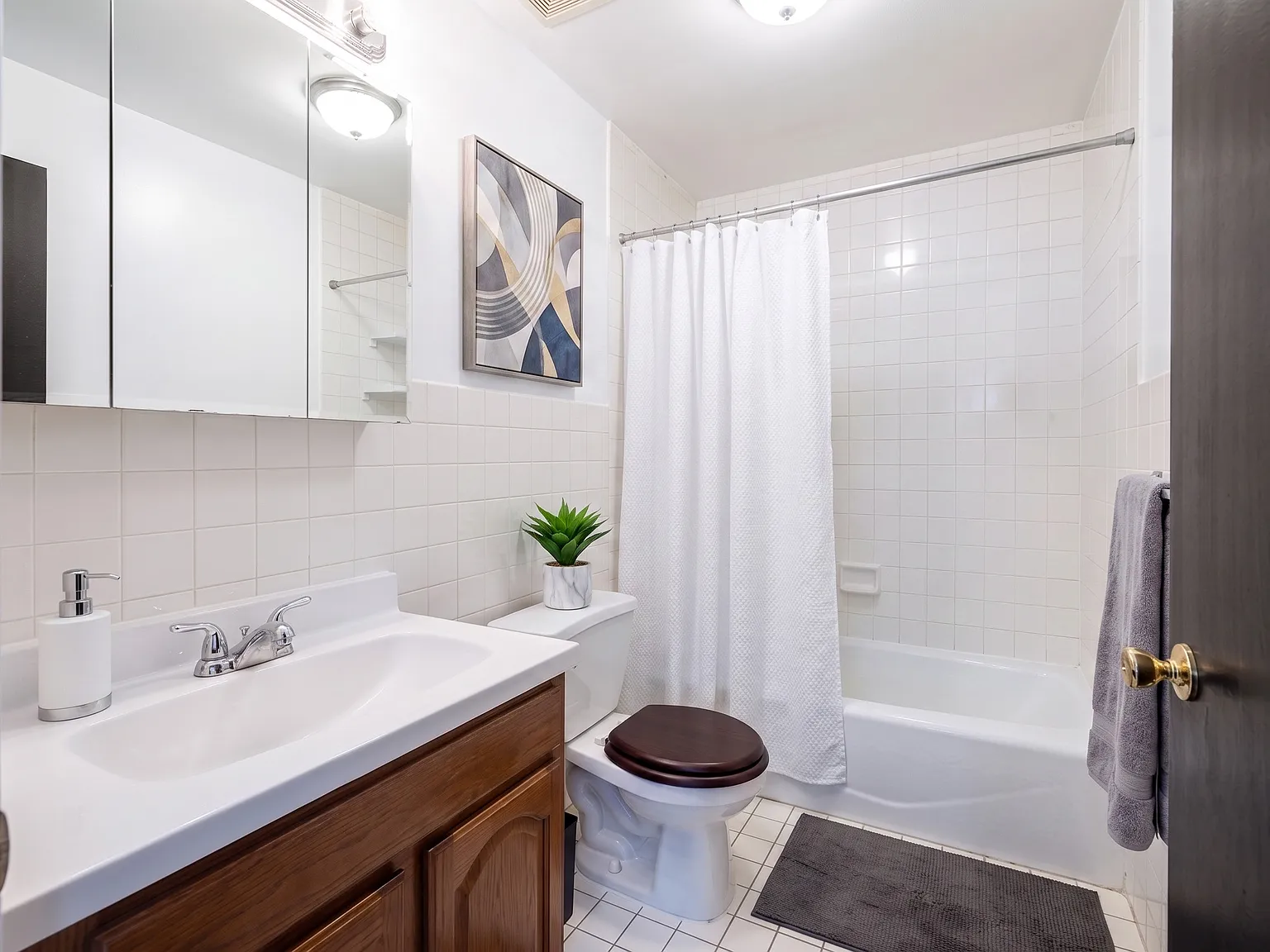 667 Meeker Street — Photo 3