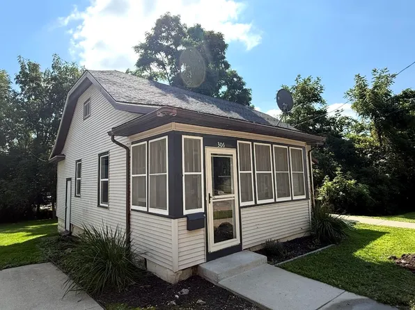 306 Winnebago St, Decorah, IA 52101