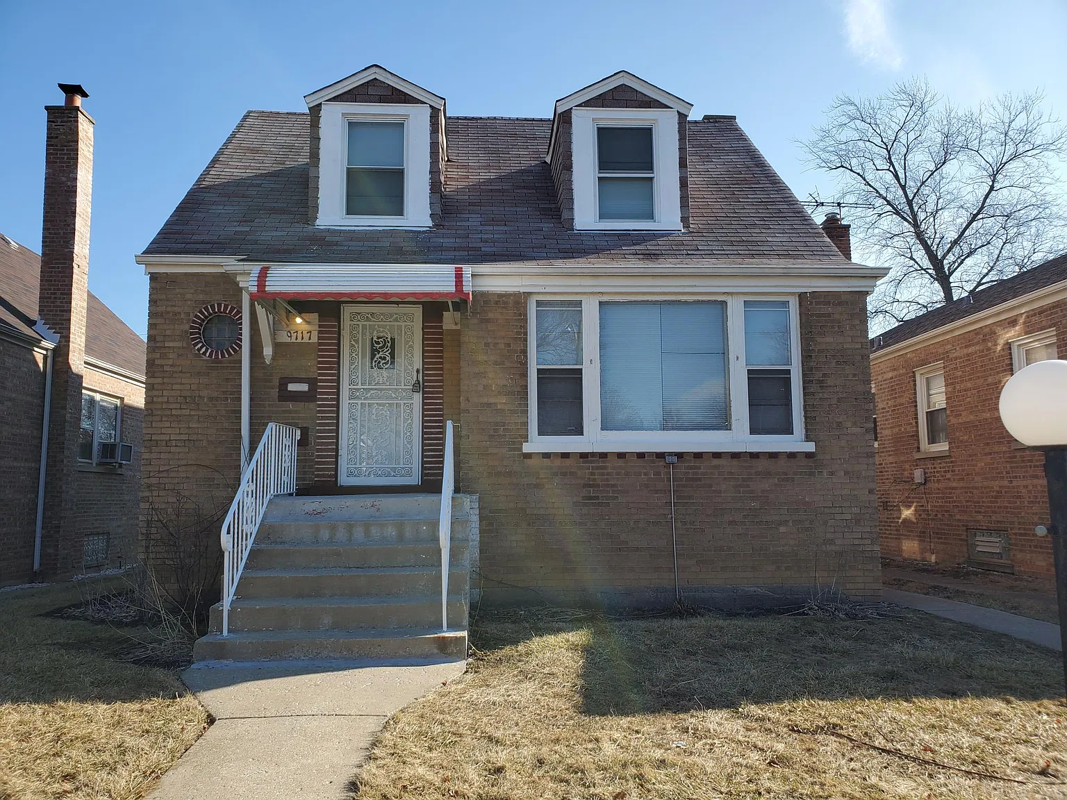 9717 S Woodlawn Ave photo 1