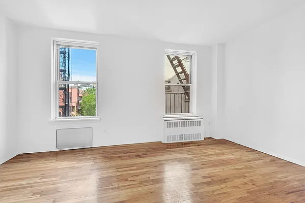 Sold by Bond New York | media 5