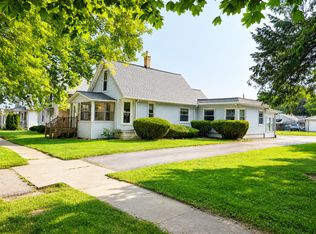 218 N Hadsall St, Genoa, IL 60135