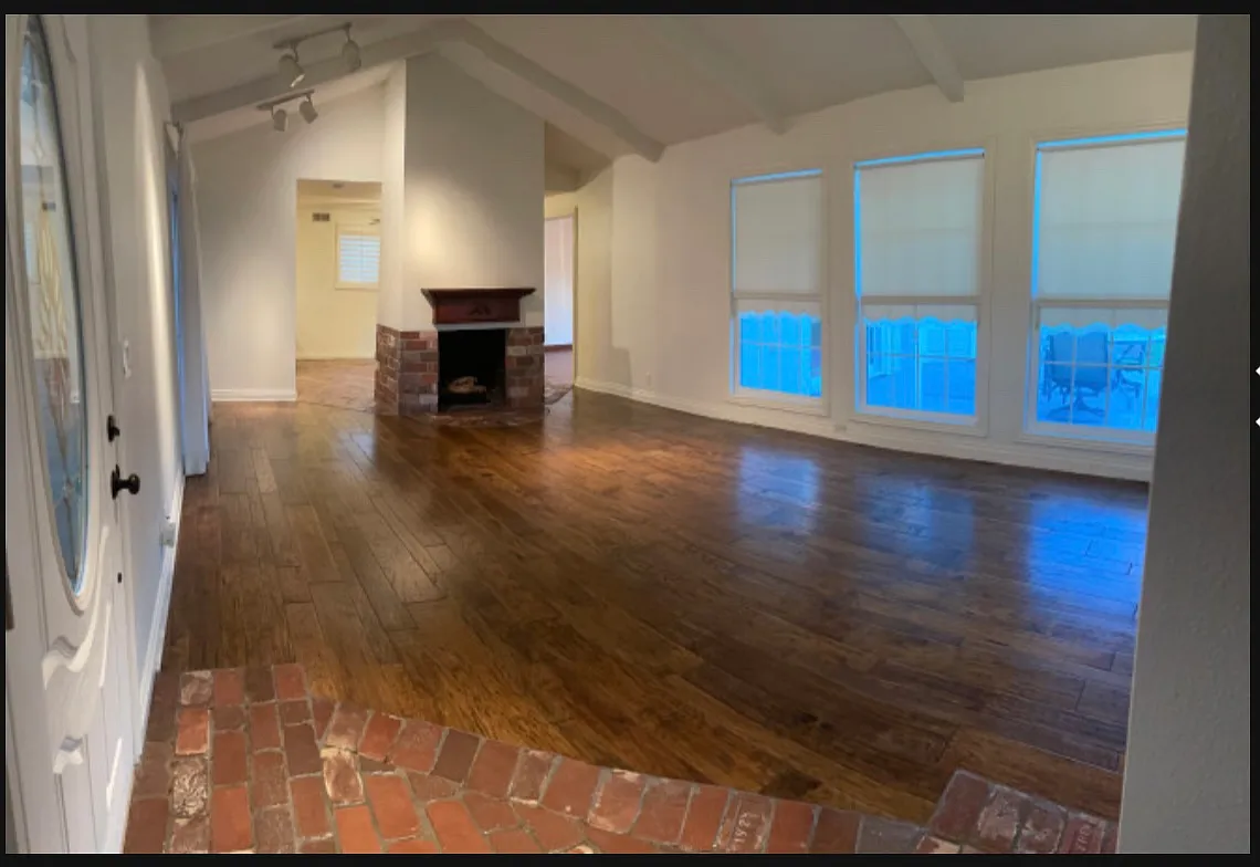 1037 E Fairway Dr — Photo 2