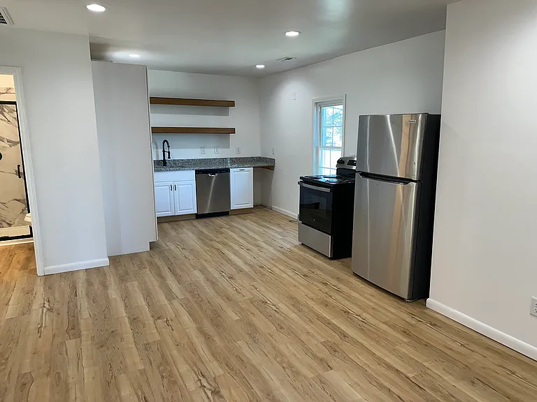 403 Wilson Ave #2 — Photo 4