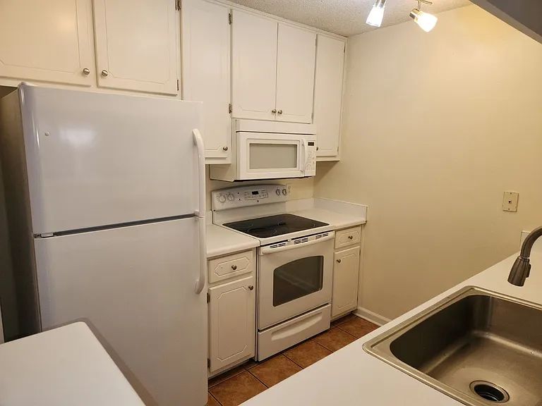 118 W Briar Dr — Photo 10