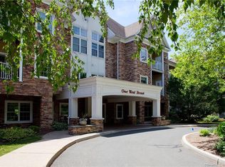 1 West St UNIT 204, Simsbury, CT 06070