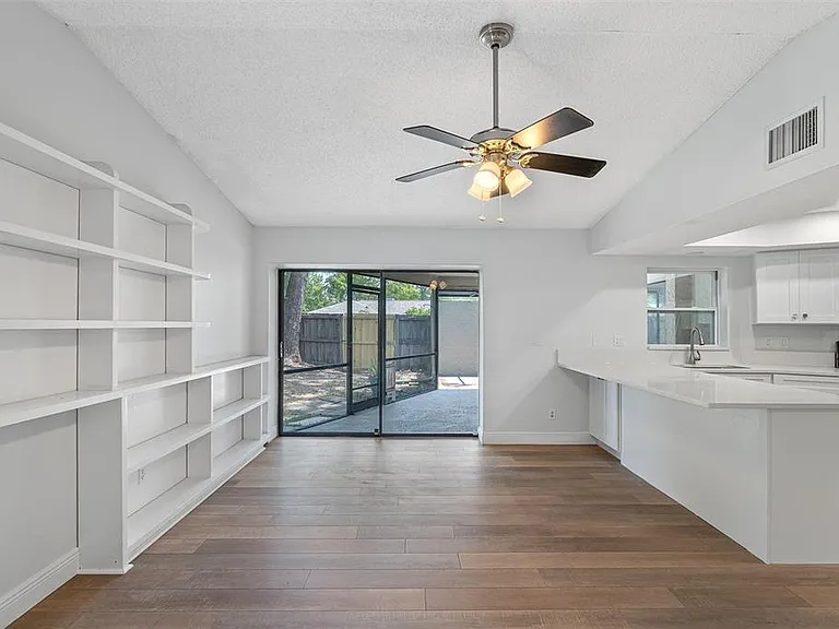 3601 Fairway Forest Cir — Photo 6