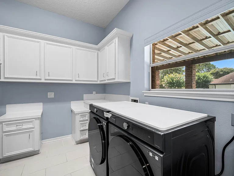 118 Hillsborough Dr W — Photo 20