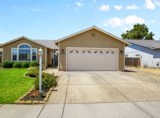 1242 Hawk Dr, Central Pt, OR 97502