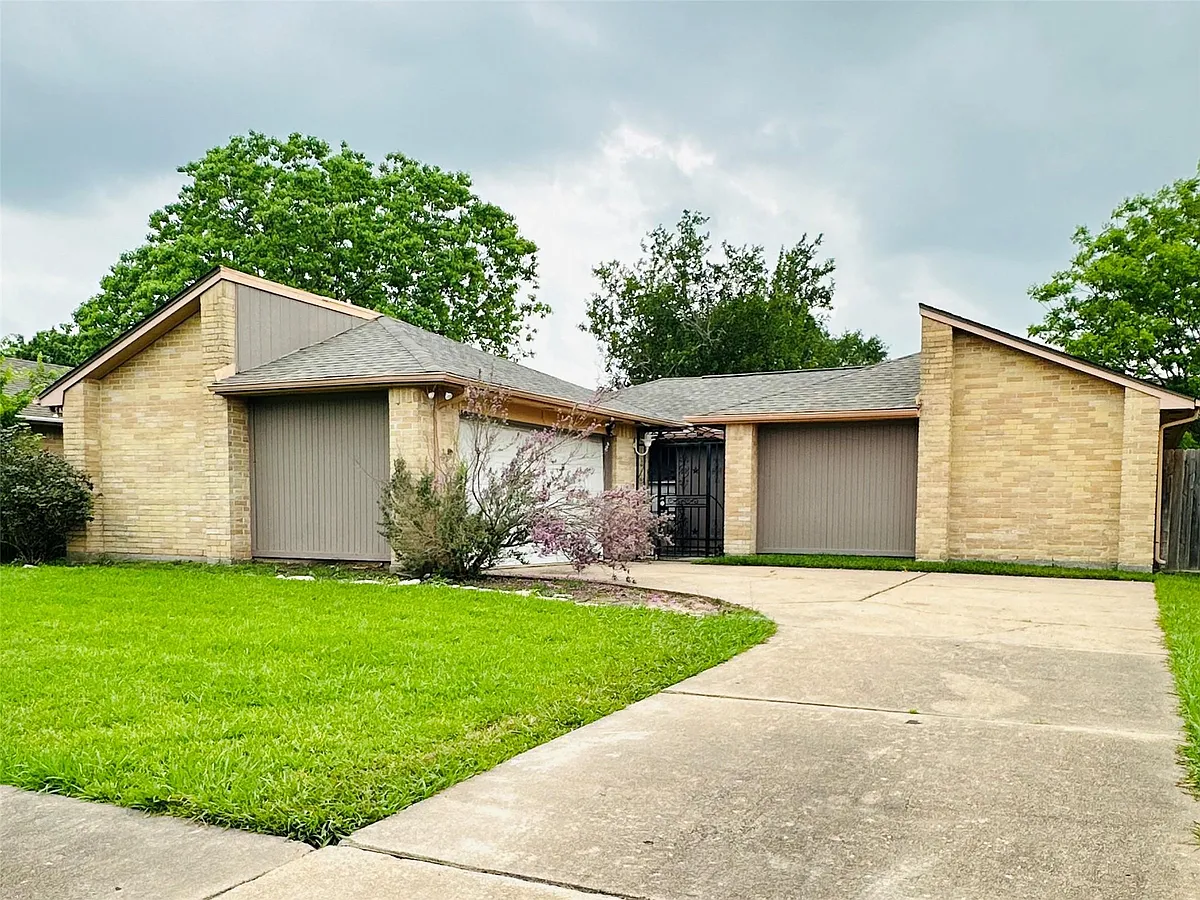 Building Photo - 2115 Barrington Place Dr