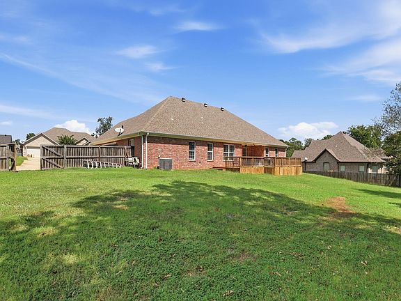 5th image of 301 Cedar Dr