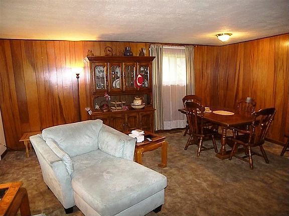 4th image of 301 Savoy Ave