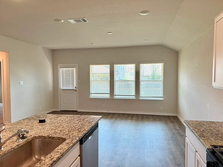 21230 Watercourse Way — Photo 4