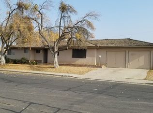 290 Robert Pl, Dinuba, CA 93618