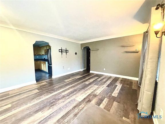 3rd image of 5663 Elliott Dr