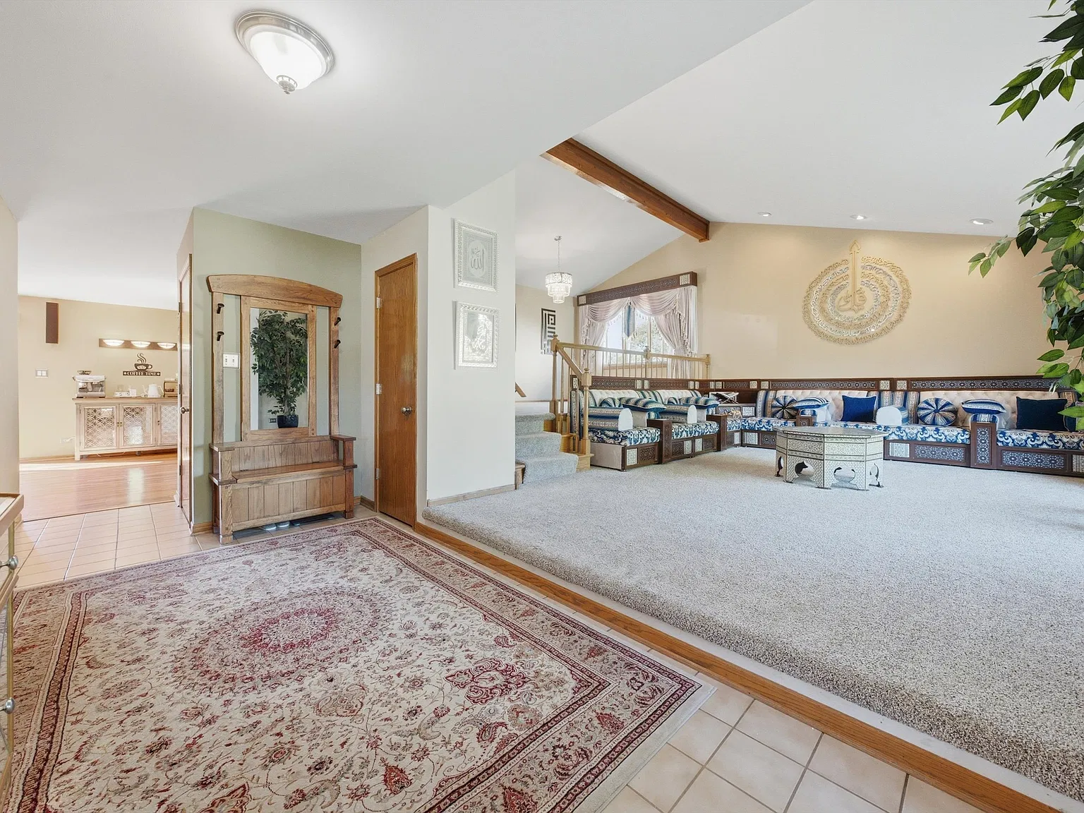 4 bed, 2600 sqft, $4,500 — Photo 2