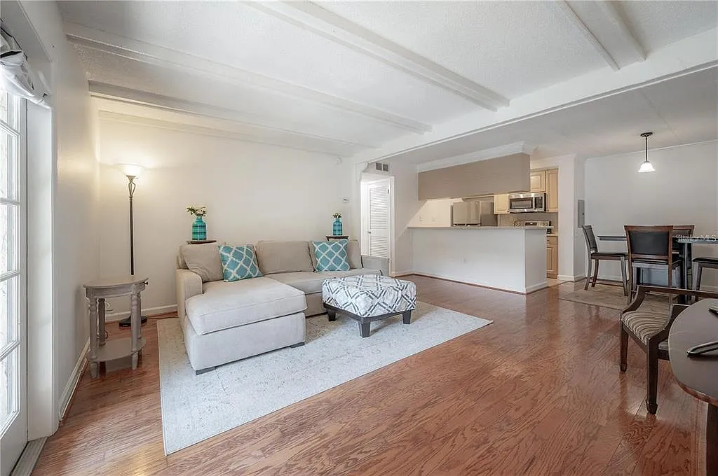 2 bed, 2.0 bath, 1000 sqft, $2,300 — Photo 4