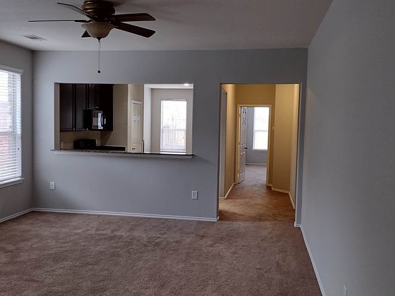 3rd image of 1411 S Maple Dr