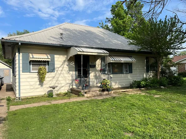 711 N Nutting St, Saint John, KS 67576