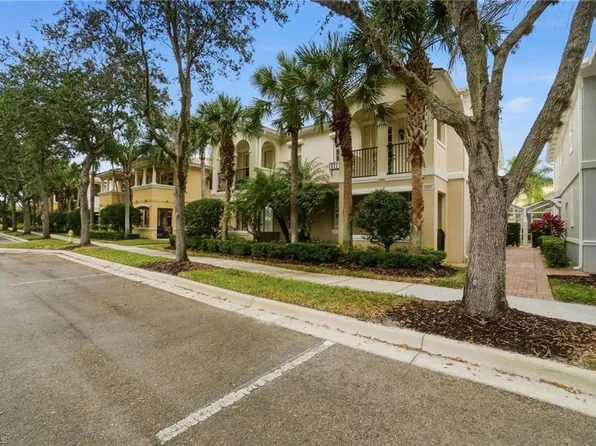 28285 Jeneva WAY, BONITA SPRINGS, FL 34135