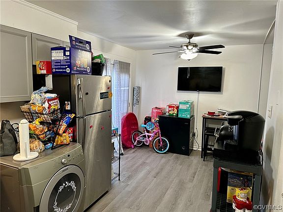3rd image of 242 Knighthood Ct