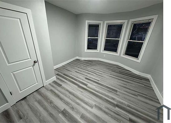 5th image of 933 Grove St Floor 1