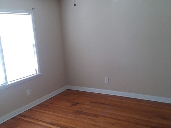3rd image of 1435 Oshaughnessy Ave NE