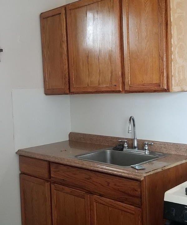 1st image of 228 W 20th St #1