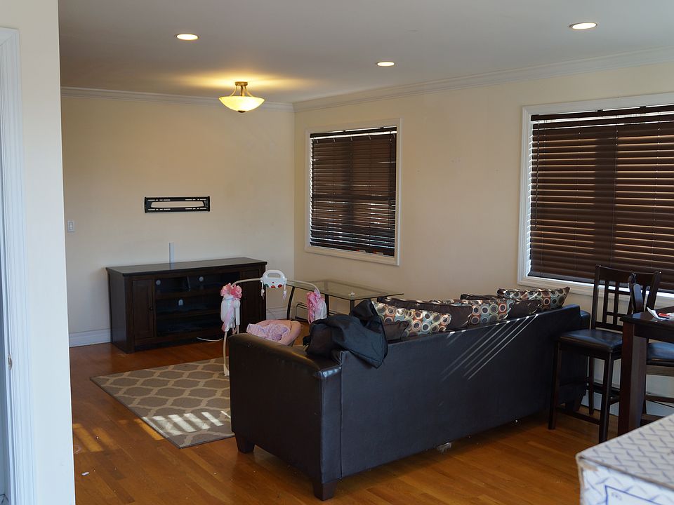 1st image of 19904 47th Ave #2