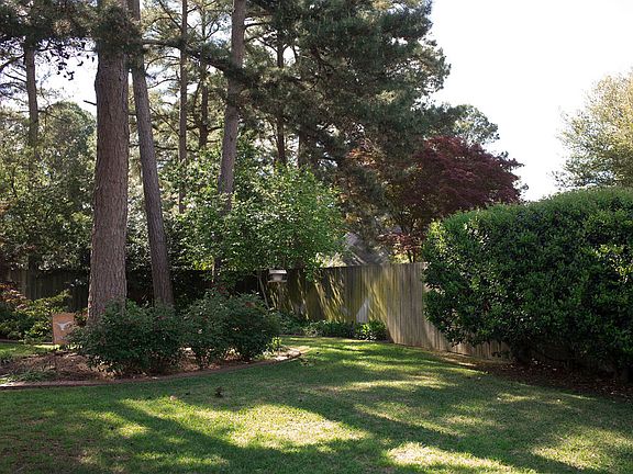 4th image of 5705 Stoneridge Dr