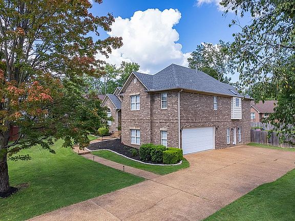 3rd image of 128 Glenwood Dr