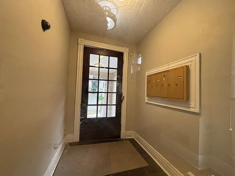 465 Meigs St — Photo 3