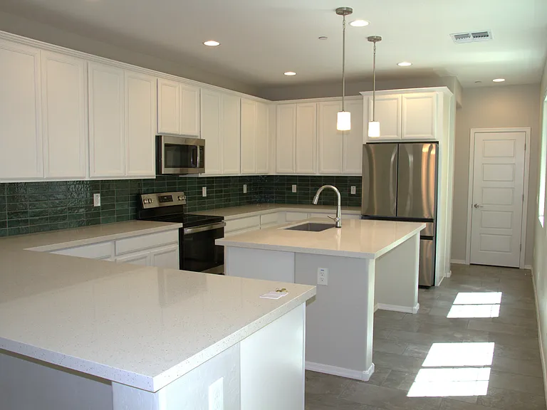 1676 E Hampton Ln — Photo 1