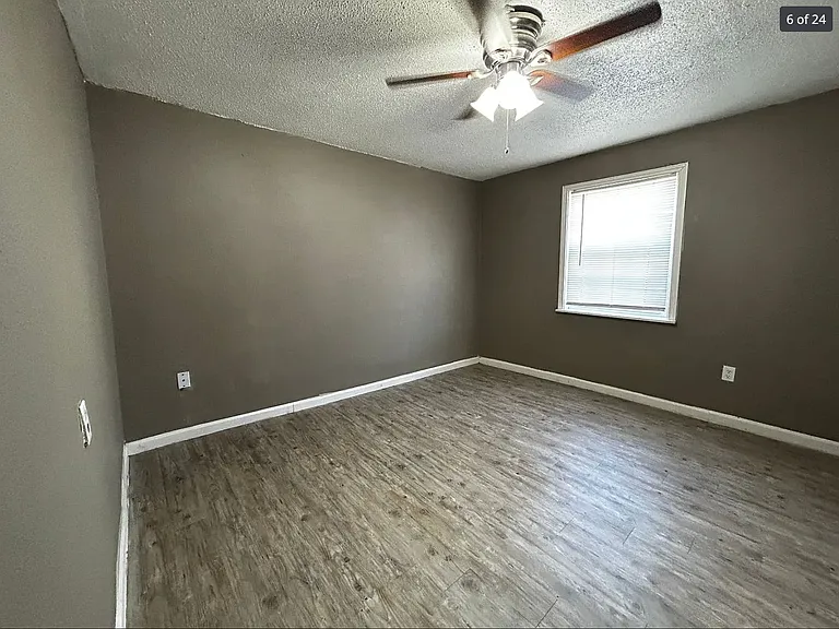210 Avenue L — Photo 5