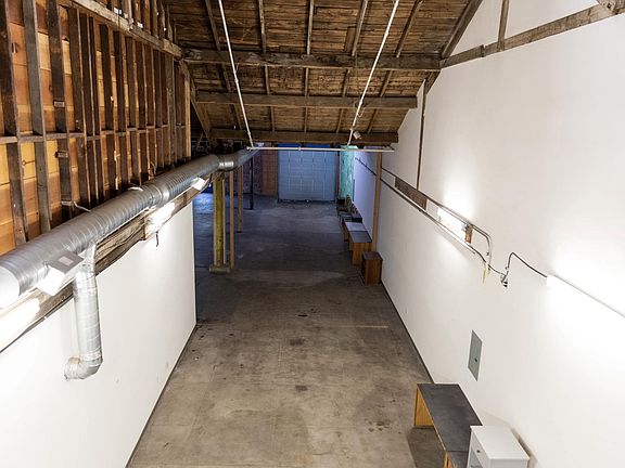 4th image of 560 E Commercial St #12