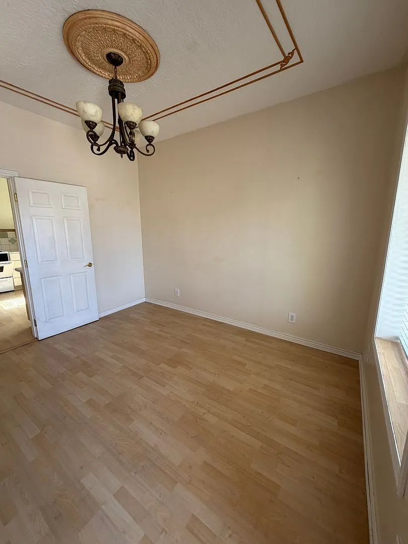 Get $875 Off The First Months Rent — Photo 4