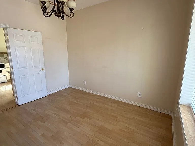 625 E Wilmington Ave — Photo 4