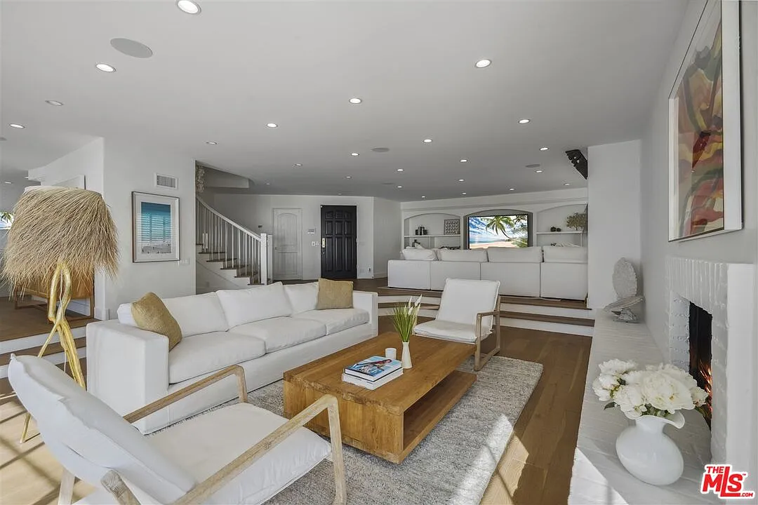 4 bed, 4.5 bath, 3284 sqft, $35,000 — Photo 3