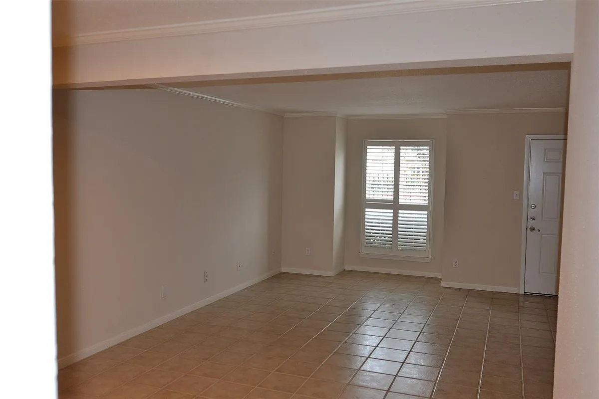 Building Photo - 6111 Beverly Hill St #43