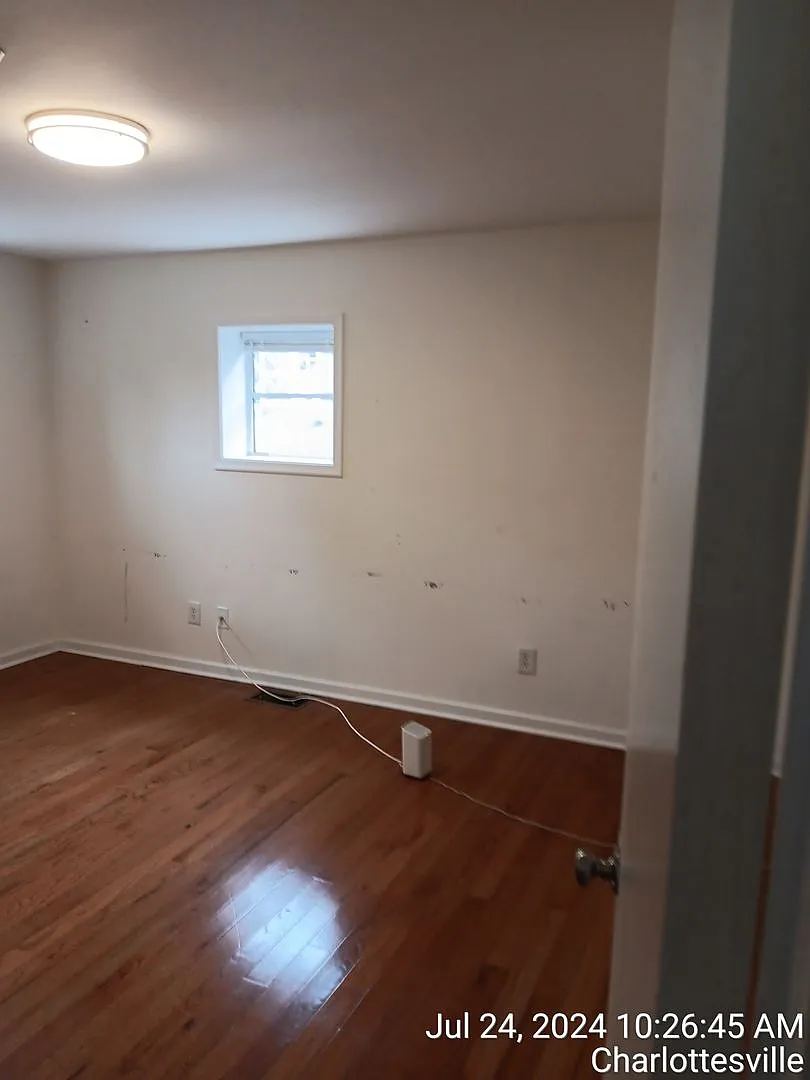 Charming 3-Bedroom 2 Bath Apartment Prime Location 14th ST 2027-2028 — Photo 4