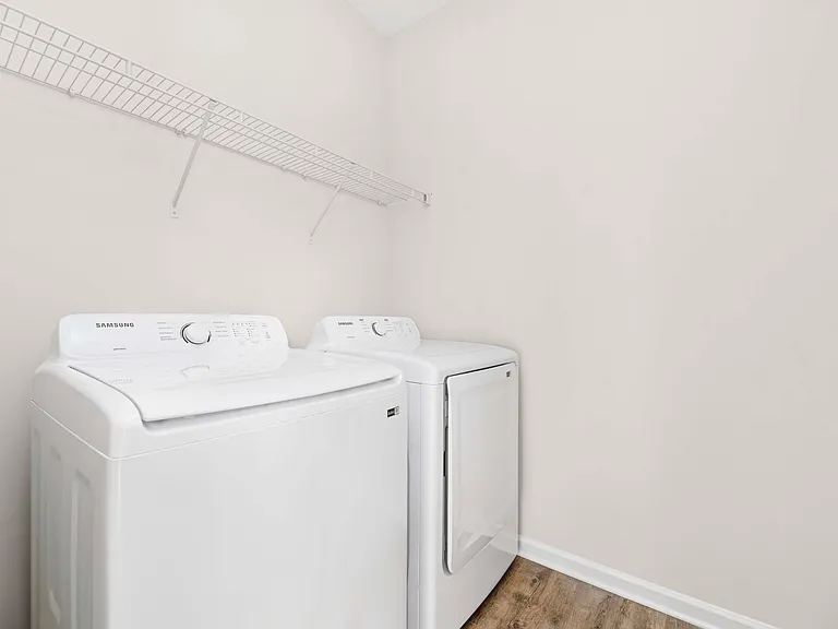 107 Robinson St — Photo 35