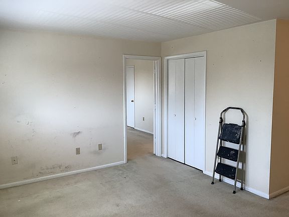 4th image of 2117 N Cameron St #4