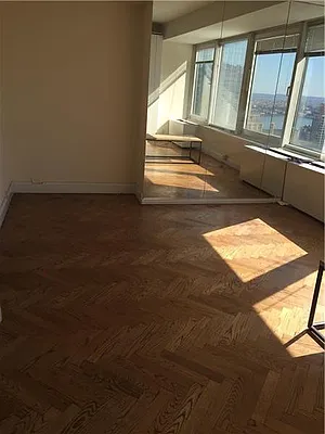 Rented by Shalimar G Realty Corp | media 14