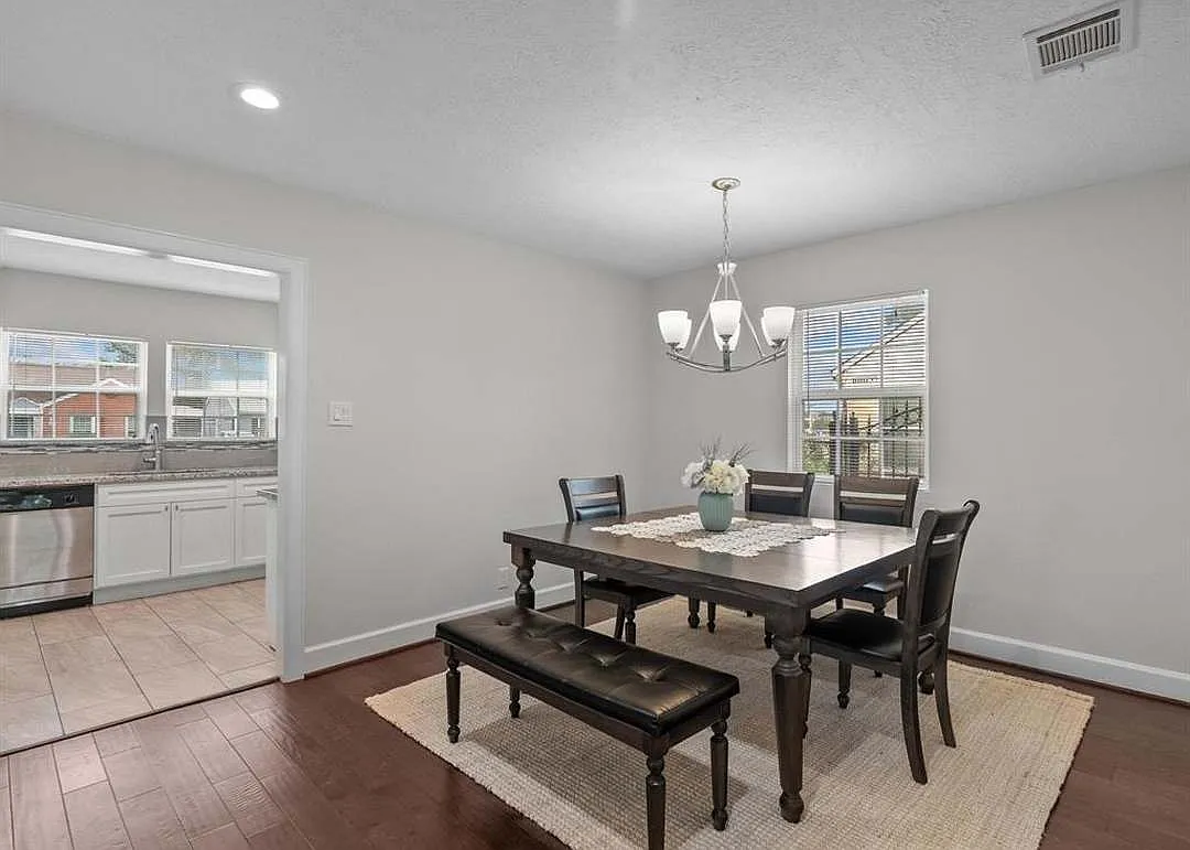 5 bed, 2141 sqft, $750 — Photo 4