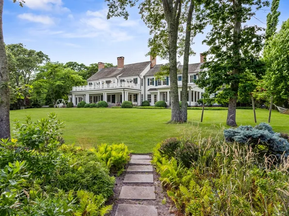 https://photos.zillowstatic.com/fp/16350aff45013777239af0ba07c6b395-p_e.webp
